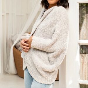 Barefoot Dreams - CozyChic Shrug in Oyster
L/XL